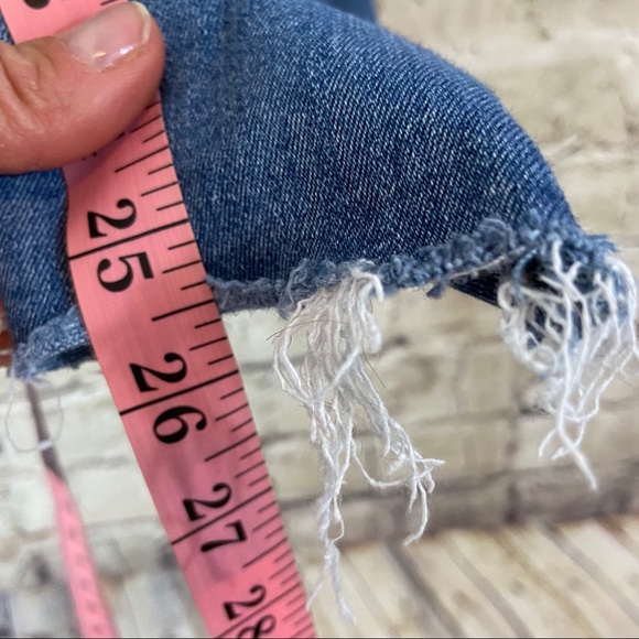 American Eagle super high rise distressed jeans - Picture 6 of 11